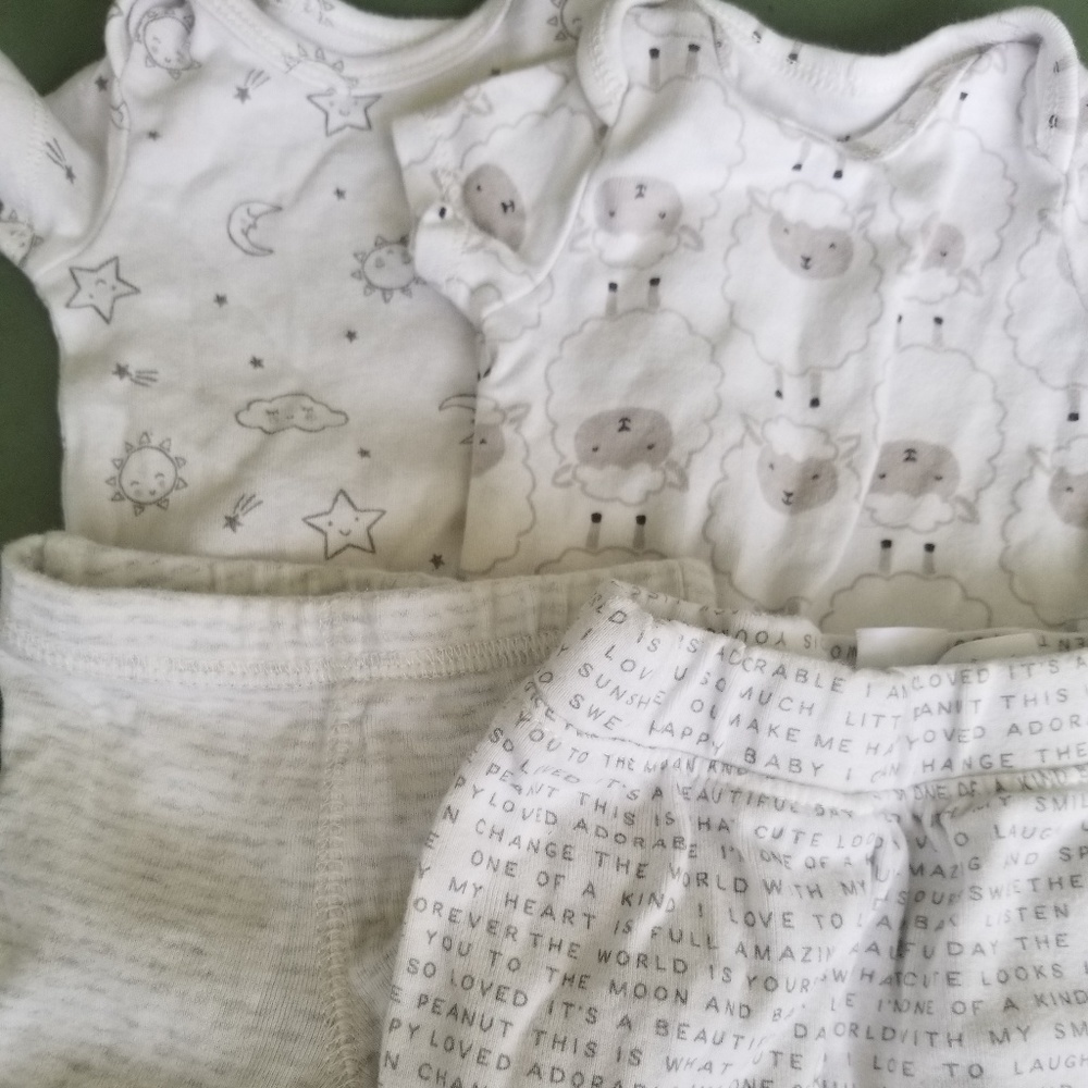Carters NB Set - Picture 2 of 3